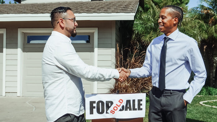 15+ Fantastic Ways to Dress as a Real Estate Agent